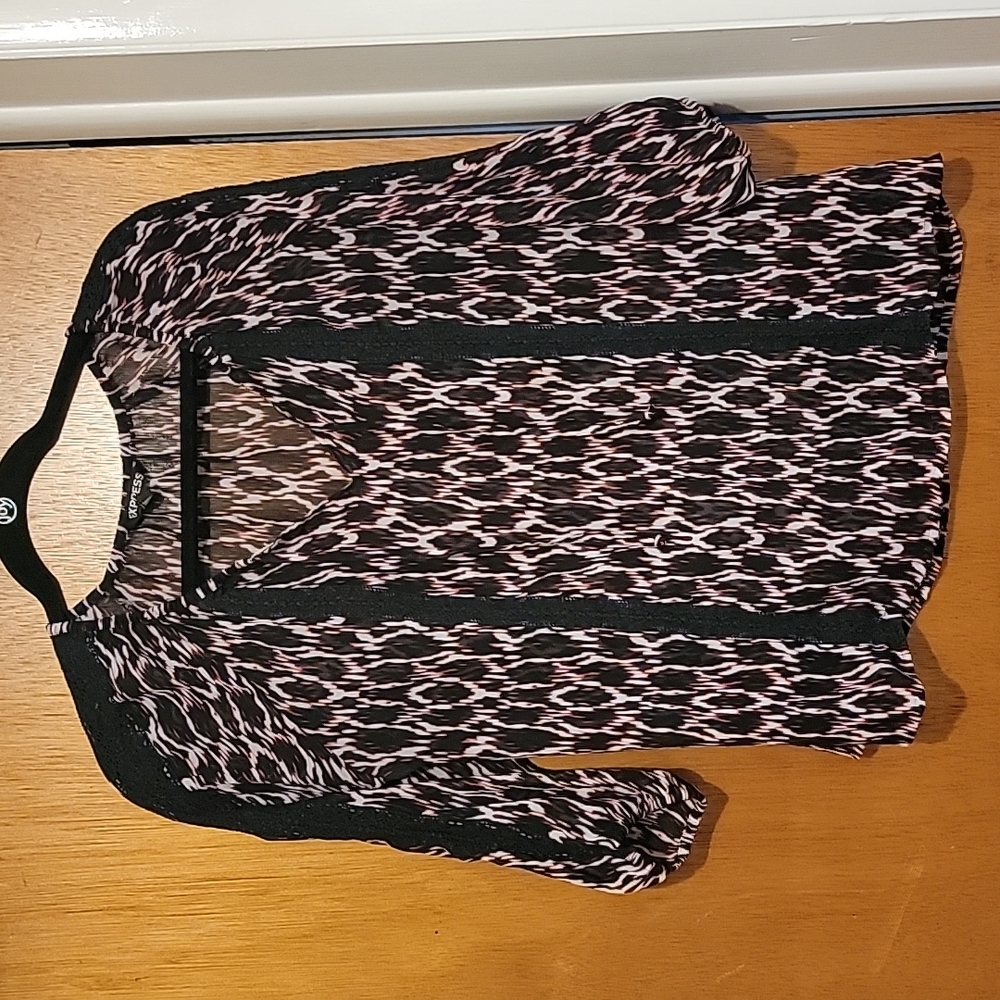 Express Print Sheer 3/4 Sleeves Blouse - Size L